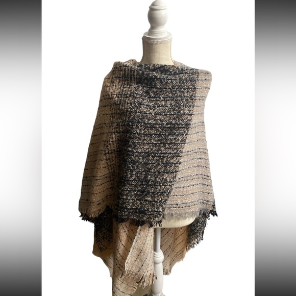 STEVE MADDEN One Size Black White Latte Gray Plaid Kimono Wrap Shawl Poncho NWT - Picture 3 of 9